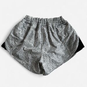 Lululemon Pleat to Street Shorts Dottie
Dash White Black Liner
